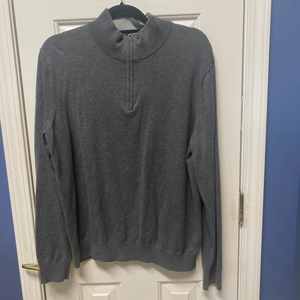 Lands End mens grey half zip sweater L
Men casual wear pull over sweater